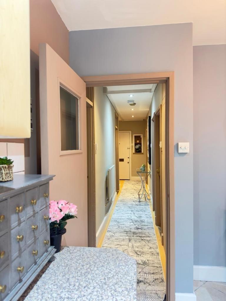 Beautiful Family Apartment Londra Exterior foto